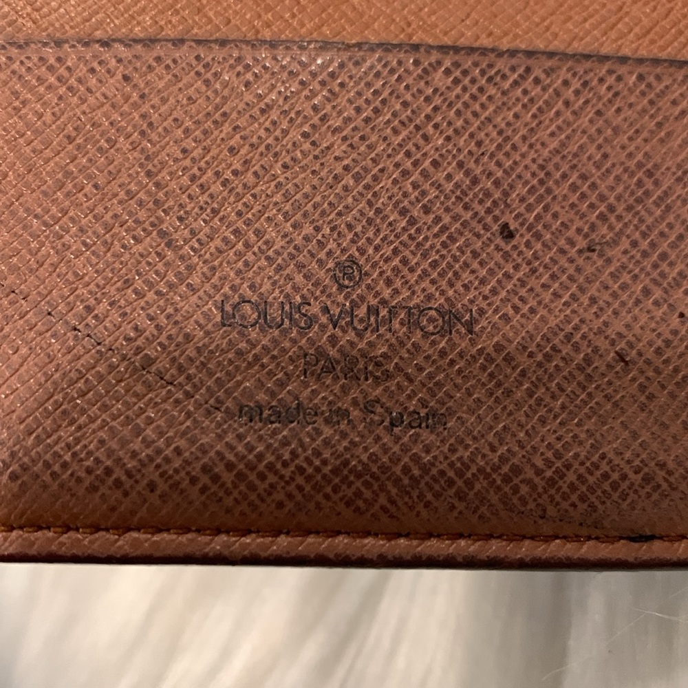 Lv Authentic Men’s Bi- Fold Wallet (Code#Ca0942 - image 6
